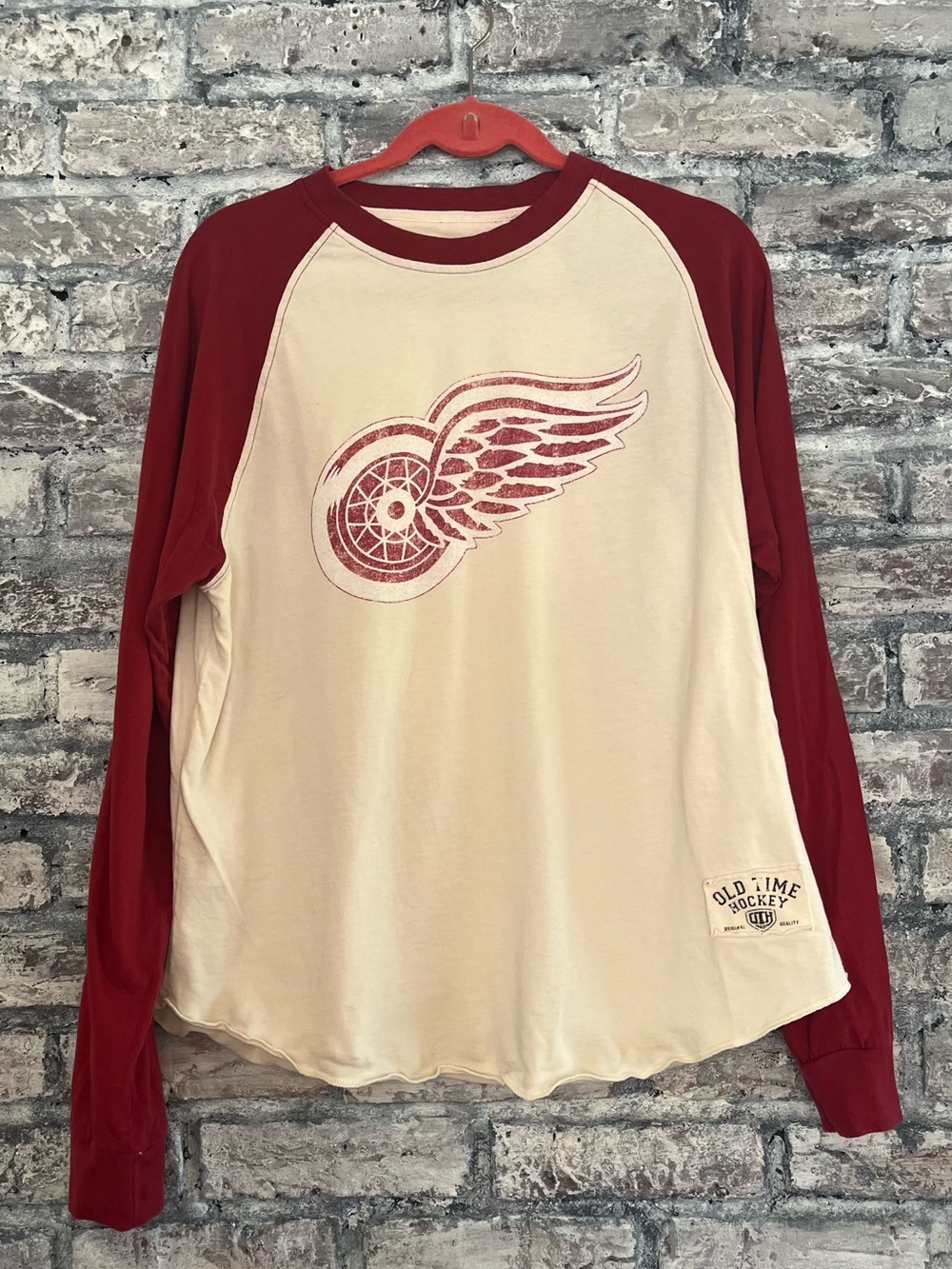 Detroit Red Wings VintageStyle Red/Cream Raglan LongSleeve Shirt Old TimeHockey
